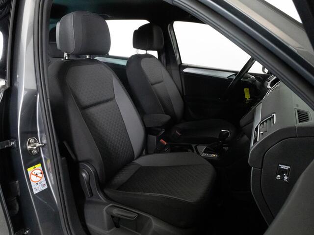Volkswagen TIGUAN R-Line 1.4 TSI 150 PK DSG AUTOMAAT | LED | Navigatie | Trekhaak | Adaptieve Cruise Control |