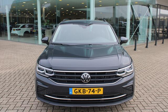 Volkswagen TIGUAN 1.5 TSI Life 150pk DSG7 - Climate - Navigatie - Wegklapbare Trekhaak - Camera - LED - Stoelverwarming - Rijklaar