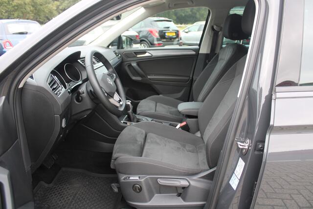 Volkswagen TIGUAN 1.5 TSI Life 150pk DSG7 - Climate - Navigatie - Wegklapbare Trekhaak - Camera - LED - Stoelverwarming - Rijklaar
