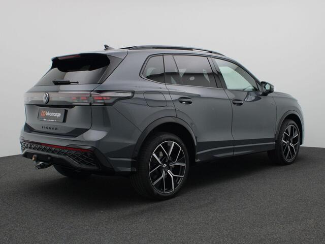 Volkswagen TIGUAN 1.5 eHybrid R-Line Edition matrix led, trekhaak, 360gr. camera, adaptive cruise, side assist, stuur-stoelverwarming, elek. bedienbare achterklep, keyless, voorstoel met massage, 20" lichtmetaal