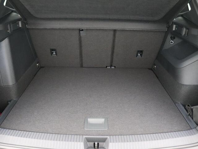 Volkswagen TIGUAN 1.5 eHybrid R-Line Edition matrix led, trekhaak, 360gr. camera, adaptive cruise, side assist, stuur-stoelverwarming, elek. bedienbare achterklep, keyless, voorstoel met massage, 20" lichtmetaal