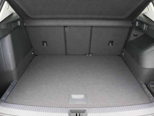 Volkswagen TIGUAN 1.5 eHybrid Life Edition 204PK DSG Adaptieve Cruise Controle, Elektr. Achterklep, Side Assist, Navi via Apple Carplay/Android Auto, Achteruitrijcamera, Winterpakket Plus, 18" LM Velgen