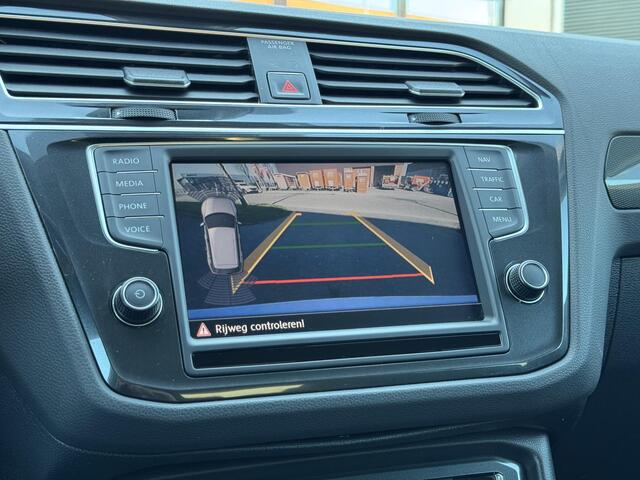 Volkswagen TIGUAN 2.0 TSI 4Motion Highline | Trekhaak Uitklapbaar | Stoelverwarming | Navigatie Full-Map | Digitaal Instrumentenpaneel | Camera | LED Koplampen | Adapt. Cruise Control | Rijklaarprijs!
