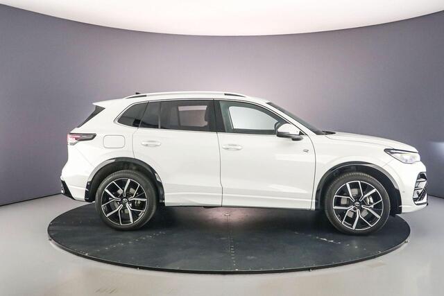Volkswagen TIGUAN R-Line Edition 1.5 TSI eHybrid 272pk DSG Automaat Trekhaak, Adaptive cruise control, Elektrische achterklep, Navigatie, Achteruitrijcamera, LED verlichting