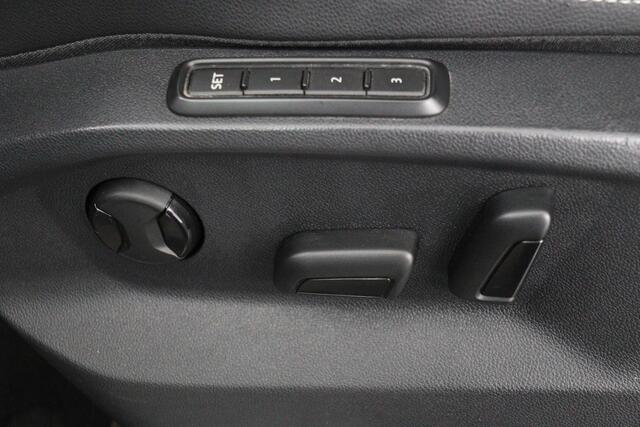Volkswagen TIGUAN 1.4 TSI eHybrid R Line | Leder | Trekhaak | Stoelverwarming | Camera | Adaptive cruise | Carplay | Matrix LED | Navigatie | Park Assist | Memory