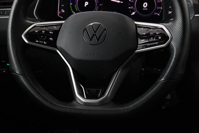 Volkswagen TIGUAN 1.4 TSI eHybrid R Line | Leder | Trekhaak | Stoelverwarming | Camera | Adaptive cruise | Carplay | Matrix LED | Navigatie | Park Assist | Memory