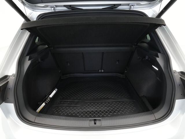 Volkswagen TIGUAN 1.5 TSI 150pk DSG R-Line Business Panoramadak Navigatie Camera Stoelverwarming Acc Rode Remklauwen 145