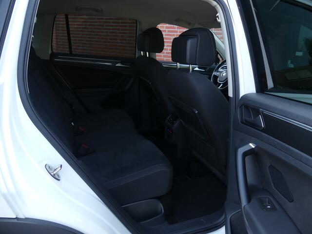 Volkswagen TIGUAN 1.5 TSI R-Line / Black Edition!
