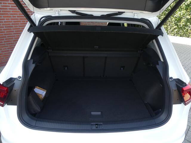 Volkswagen TIGUAN 1.5 TSI R-Line / Black Edition!