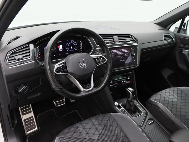 Volkswagen TIGUAN 1.4 TSi 245 Pk eHybrid Automaat R-Line Business+ | Adaptive Cruise | Achteruitrijcamera | CarPlay | Bluetooth | Navigatie | Panoramadak | 19 Inch | Trekhaak | 35.426 Km!!