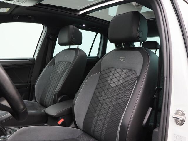 Volkswagen TIGUAN 1.4 TSi 245 Pk eHybrid Automaat R-Line Business+ | Adaptive Cruise | Achteruitrijcamera | CarPlay | Bluetooth | Navigatie | Panoramadak | 19 Inch | Trekhaak | 35.426 Km!!