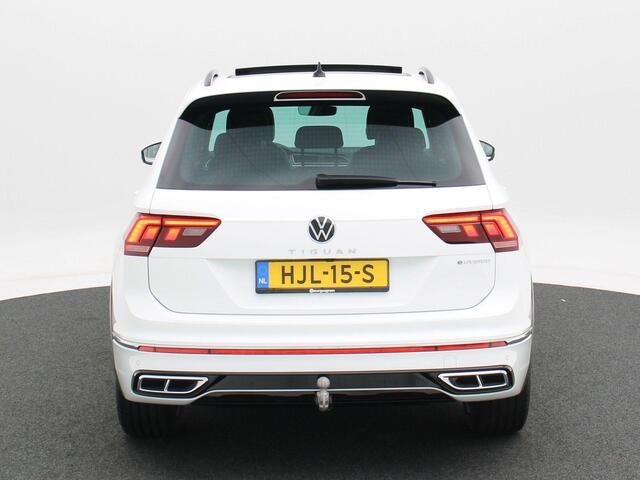 Volkswagen TIGUAN 1.4 TSi 245 Pk eHybrid Automaat R-Line Business+ | Adaptive Cruise | Achteruitrijcamera | CarPlay | Bluetooth | Navigatie | Panoramadak | 19 Inch | Trekhaak | 35.426 Km!!