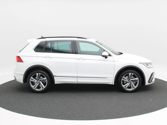 Volkswagen TIGUAN 1.4 TSi 245 Pk eHybrid Automaat R-Line Business+ | Adaptive Cruise | Achteruitrijcamera | CarPlay | Bluetooth | Navigatie | Panoramadak | 19 Inch | Trekhaak | 35.426 Km!!