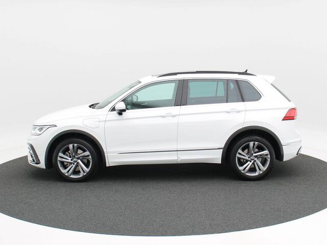 Volkswagen TIGUAN 1.4 TSi 245 Pk eHybrid Automaat R-Line Business+ | Adaptive Cruise | Achteruitrijcamera | CarPlay | Bluetooth | Navigatie | Panoramadak | 19 Inch | Trekhaak | 35.426 Km!!