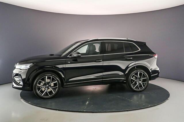 Volkswagen TIGUAN R-Line Business 1.5 TSI eHybrid 272pk DSG Automaat Trekhaak, Head up display, Adaptive cruise control, LED matrix koplampen, Elektrische achterklep, Achteruitrijcamera