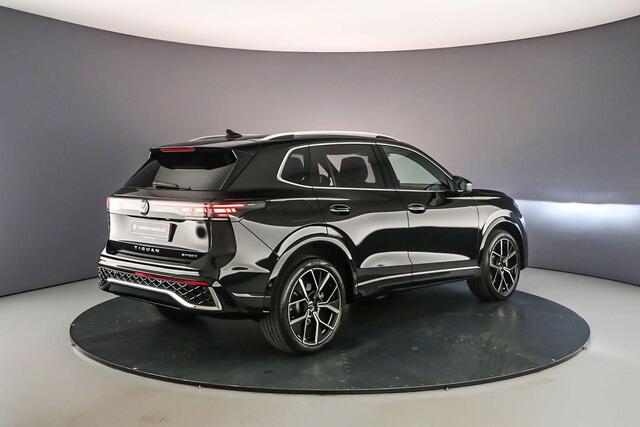 Volkswagen TIGUAN R-Line Business 1.5 TSI eHybrid 272pk DSG Automaat Trekhaak, Head up display, Adaptive cruise control, LED matrix koplampen, Elektrische achterklep, Achteruitrijcamera