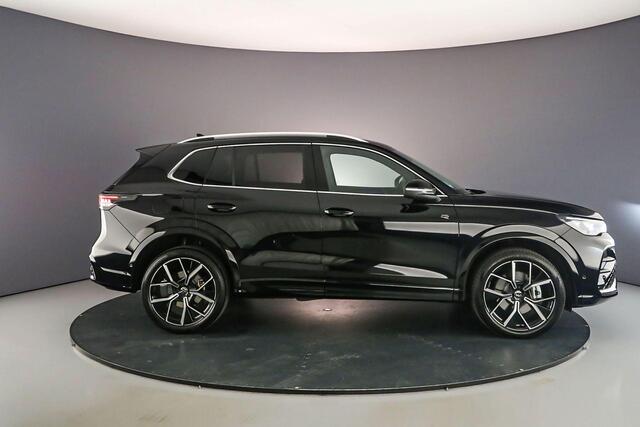 Volkswagen TIGUAN R-Line Business 1.5 TSI eHybrid 272pk DSG Automaat Trekhaak, Head up display, Adaptive cruise control, LED matrix koplampen, Elektrische achterklep, Achteruitrijcamera