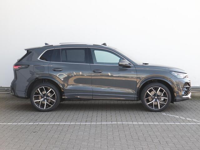 Volkswagen TIGUAN 1.5 eHybrid R-Line 272pk | Trekhaak | Panoramadak | Leder | 360° camera | HD-Matrix LED |