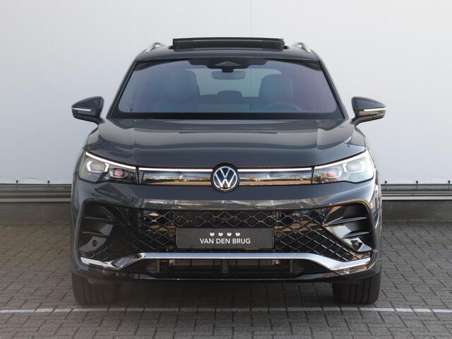 Volkswagen TIGUAN 1.5 eHybrid R-Line 272pk | Trekhaak | Panoramadak | Leder | 360° camera | HD-Matrix LED |