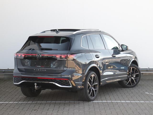 Volkswagen TIGUAN 1.5 eHybrid R-Line 272pk | Trekhaak | Panoramadak | Leder | 360° camera | HD-Matrix LED |