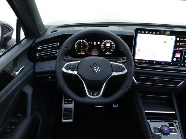 Volkswagen TIGUAN 1.5 eHybrid R-Line 272pk | Trekhaak | Panoramadak | Leder | 360° camera | HD-Matrix LED |