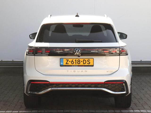 Volkswagen TIGUAN 1.5 eTSI R-Line Business | Trekhaak | Camera | Keyless | Stoel- en stuurverwarming | Elektrische achterklep |