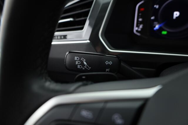 Volkswagen TIGUAN 1.5 TSI Urban Sport | Navi | Camera | Elek. Trekhaak | Stoel- Stuurverw. | 1.800kg trekgewicht