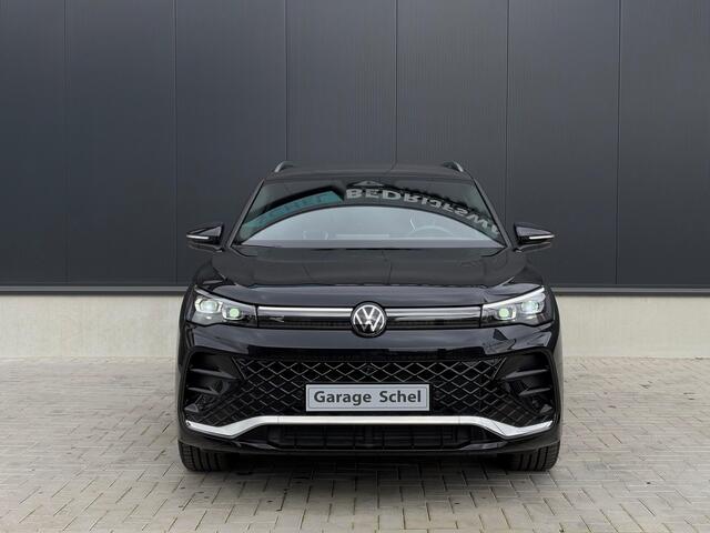 Volkswagen TIGUAN 1.5 eTSI R-Line Edition - IQ Light - Stoel/Stuurverwarming - Wegklapbare Trekhaak - Massage Stoel - Keyless - Dodehoek - Rijklaar