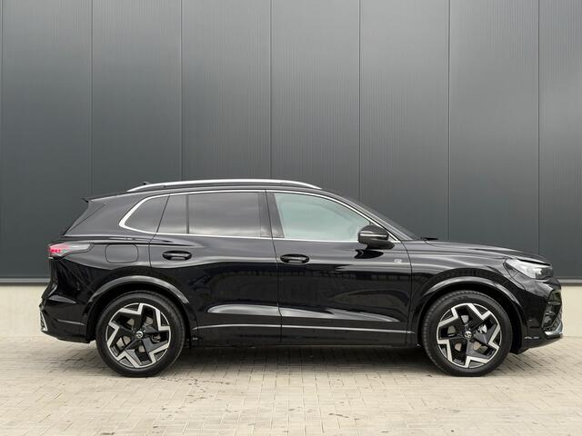 Volkswagen TIGUAN 1.5 eTSI R-Line Edition - IQ Light - Stoel/Stuurverwarming - Wegklapbare Trekhaak - Massage Stoel - Keyless - Dodehoek - Rijklaar