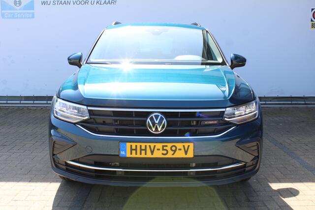 Volkswagen TIGUAN 1.4 TSI eHybrid Life Edition | Achteruitrijcamera | Digital cockpit | Adaptieve cruise controle | Climate controle | Parkeersensoren V+A | Elektrische kofferklep | Keyless entry/start | Navigatie | Apple CarPlay/Android Auto | Schakelmogelijkheid aan stuu