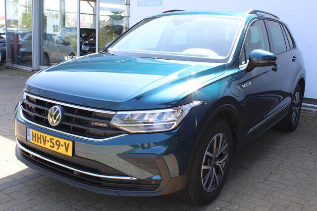 Volkswagen TIGUAN 1.4 TSI eHybrid Life Edition | Achteruitrijcamera | Digital cockpit | Adaptieve cruise controle | Climate controle | Parkeersensoren V+A | Elektrische kofferklep | Keyless entry/start | Navigatie | Apple CarPlay/Android Auto | Schakelmogelijkheid aan stuu