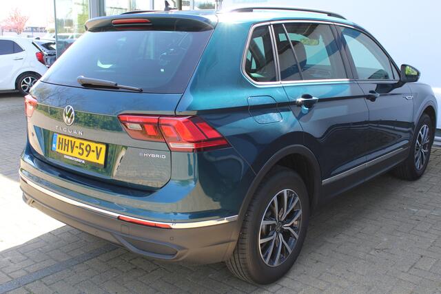 Volkswagen TIGUAN 1.4 TSI eHybrid Life Edition | Achteruitrijcamera | Digital cockpit | Adaptieve cruise controle | Climate controle | Parkeersensoren V+A | Elektrische kofferklep | Keyless entry/start | Navigatie | Apple CarPlay/Android Auto | Schakelmogelijkheid aan stuu