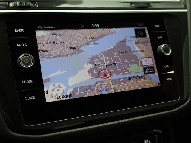 Volkswagen TIGUAN 1.5TSI/150PK ACT Comfortline Bus DSG · Panoramadak · Trekhaak · Navigatie