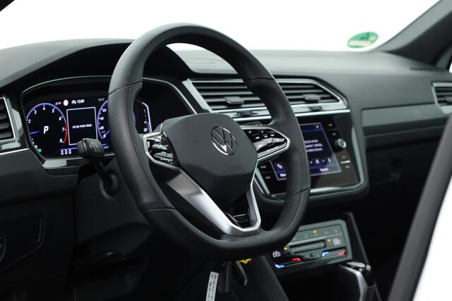 Volkswagen TIGUAN 1.5 TSI R-Line DSG | Pano | Elek. Trekhaak | Travel Assist | IQ. Light | Camera | Stoel- Stuurverw.