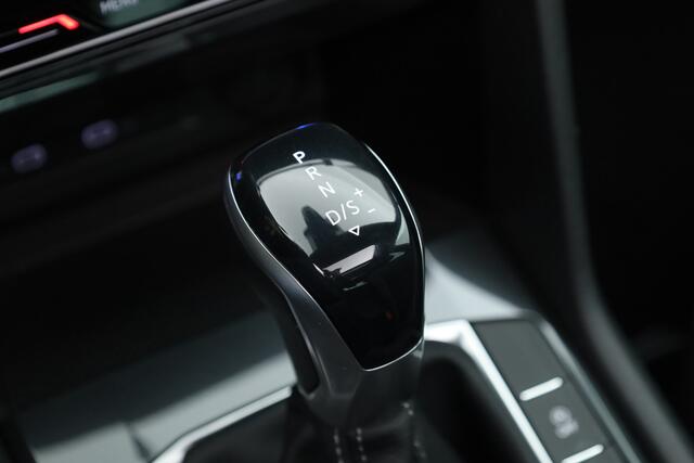Volkswagen TIGUAN 1.5 TSI R-Line DSG | Pano | Elek. Trekhaak | Travel Assist | IQ. Light | Camera | Stoel- Stuurverw.
