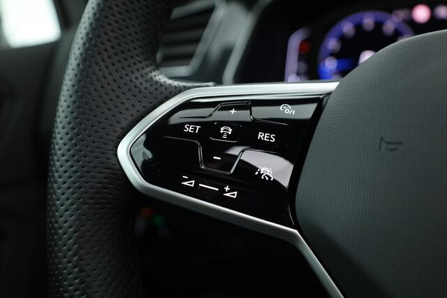 Volkswagen TIGUAN 1.5 TSI R-Line DSG | Pano | Elek. Trekhaak | Travel Assist | IQ. Light | Camera | Stoel- Stuurverw.