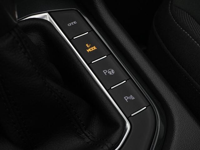 Volkswagen TIGUAN 1.4 TSI 245 pk DSG eHybrid Elegance | Pano | IQ Light | Achteruitrijcamera | Adaptieve Cruise Control