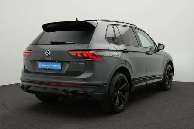 Volkswagen TIGUAN 1.4 TSI 245 pk DSG eHybrid R-Line Business | Panoramadak | Trekhaak | IQ Light | Stuur-/stoelverwarming | Achteruitrijcamera | Navigatie