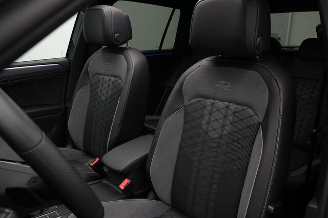 Volkswagen TIGUAN 1.4 TSI 245 pk DSG eHybrid R-Line Business | Panoramadak | Trekhaak | IQ Light | Stuur-/stoelverwarming | Achteruitrijcamera | Navigatie