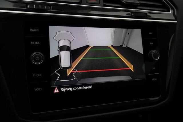 Volkswagen TIGUAN 1.4 TSI 245 pk DSG eHybrid R-Line Business | Panoramadak | Trekhaak | IQ Light | Stuur-/stoelverwarming | Achteruitrijcamera | Navigatie