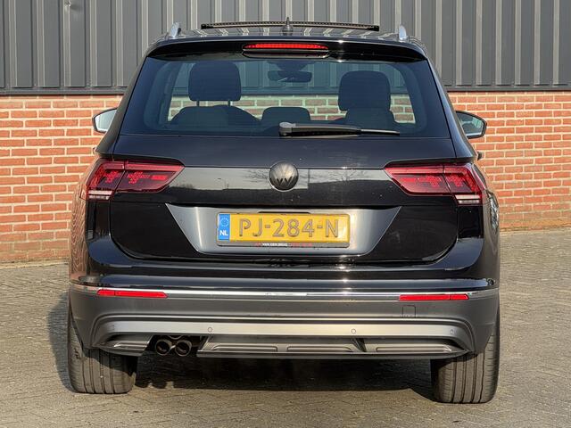 Volkswagen TIGUAN 1.4 TSI ACT Highline/Automaat/Dakje/Trekhaak/Stoelverwarming