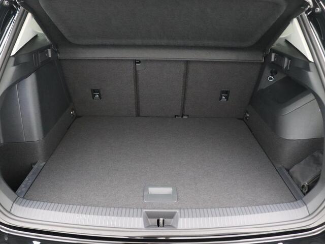Volkswagen TIGUAN 1.5 eHybrid Life Edition 204PK DSG Adaptieve Cruise Controle, Elektr. Achterklep, Side Assist, Navi via Apple Carplay/Android Auto, Achteruitrijcamera, Winterpakket Plus, 18" LM Velgen