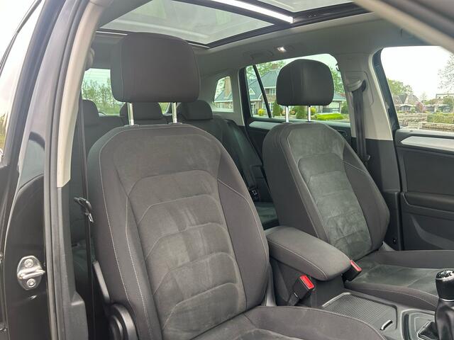 Volkswagen TIGUAN 1.4 TSI Connected Series Pano / Trekhaak / Nieuwstaat!