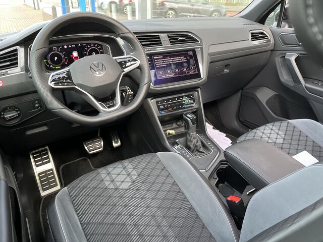 Volkswagen TIGUAN 1.4 TSI eHybrid 2x R-Line / AUTOMAAT/ PANO/ TREKHAAK/ 2X R-LINE/ 245PK/ 20" LMV/ HEAD-UP DISPLAY/ ADAPT. CRUISE/ PARK. SENSOREN/ 360 CAMERA/ NAVI/ RIJ-MODI/ DAB/ APP-CONNECT/ BLUETOOTH/ CLIMA/ STOEL-STUUR VERWARM.