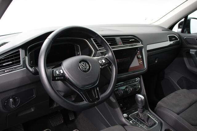 Volkswagen TIGUAN 1.5 TSI 150pk ACT DSG Highline Team Navigatie Climate Control Camera Electrisch bedienbare achterklep Extra getinte ramen Adaptive Cruise Control Trekhaak