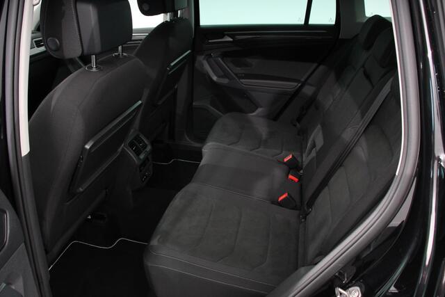 Volkswagen TIGUAN 1.5 TSI 150pk ACT DSG Highline Team Navigatie Climate Control Camera Electrisch bedienbare achterklep Extra getinte ramen Adaptive Cruise Control Trekhaak