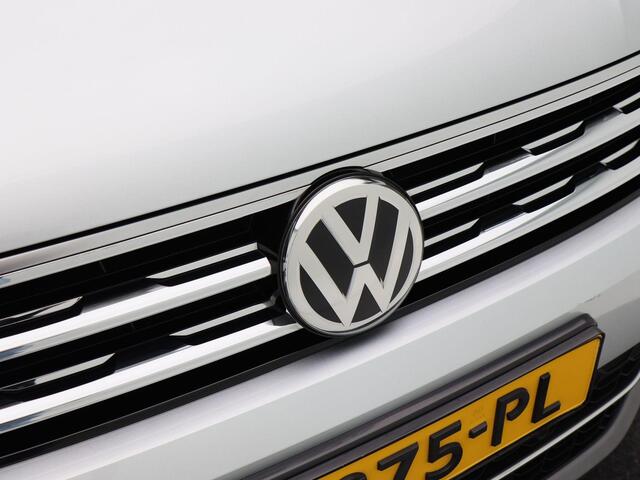 Volkswagen TIGUAN 1.5 TSi 150 Pk Automaat Highline | Adaptive Cruise | Bluetooth | CarPlay | Navigatie | Stoelverwarming | Panoramadak | 360 Camera | 19 Inch | 36.499 Km!!