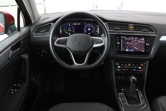 Volkswagen TIGUAN 1.4 TSI eHybrid Life | Stoel & stuurverwarming | Carplay | Adaptive cruise | Full LED | Navigatie | Parkeerhulp | Active Info Display