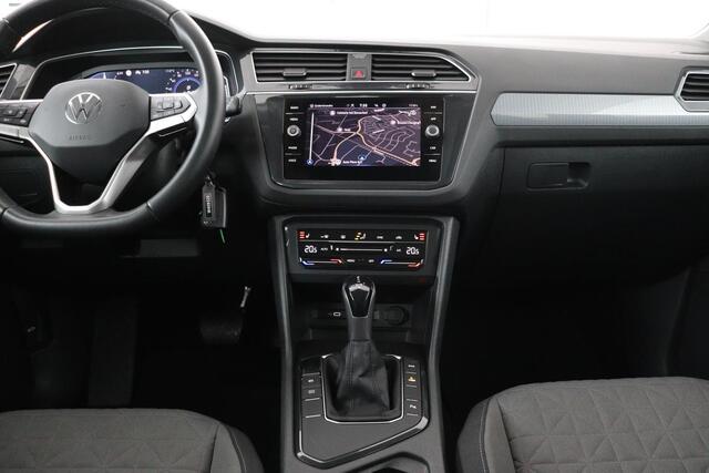 Volkswagen TIGUAN 1.4 TSI eHybrid Life | Stoel & stuurverwarming | Carplay | Adaptive cruise | Full LED | Navigatie | Parkeerhulp | Active Info Display