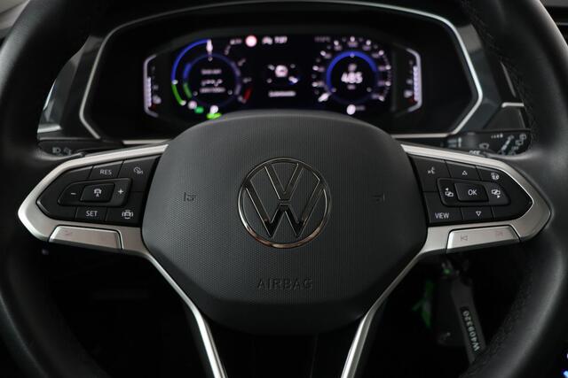 Volkswagen TIGUAN 1.4 TSI eHybrid Life | Stoel & stuurverwarming | Carplay | Adaptive cruise | Full LED | Navigatie | Parkeerhulp | Active Info Display